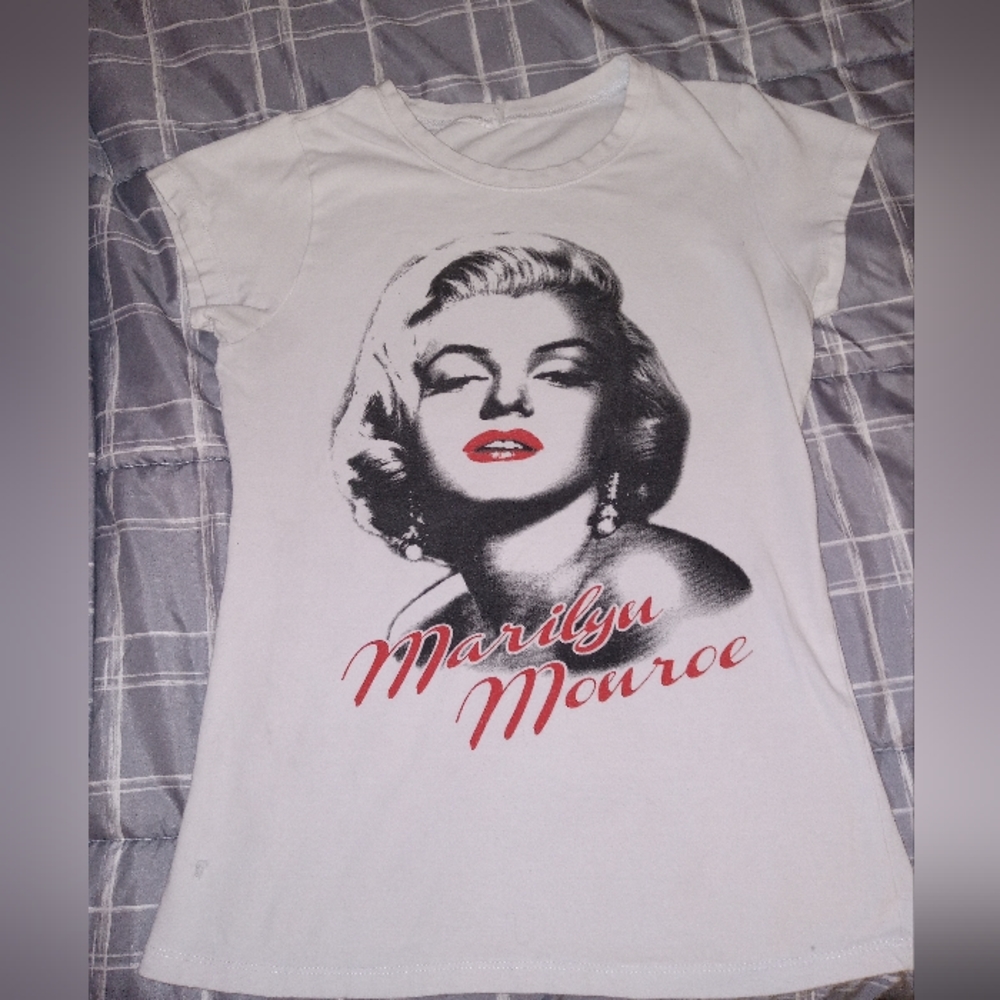 Beautiful Marilyn Monroe tee shirt